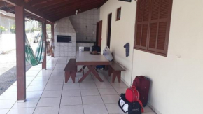 Casa 3 Dorm, Ar, grande terreno, 650m do mar dos Ingleses